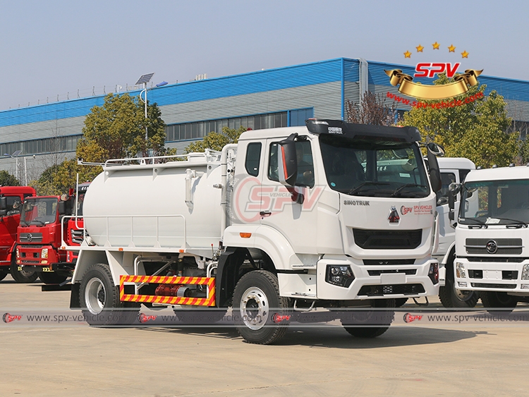 7,000 Litres Honey Suction Truck Sinotruk - Right Front Side View